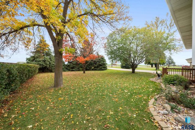 7407 N Cliff Ave Avenue, Sioux Falls, SD 57104