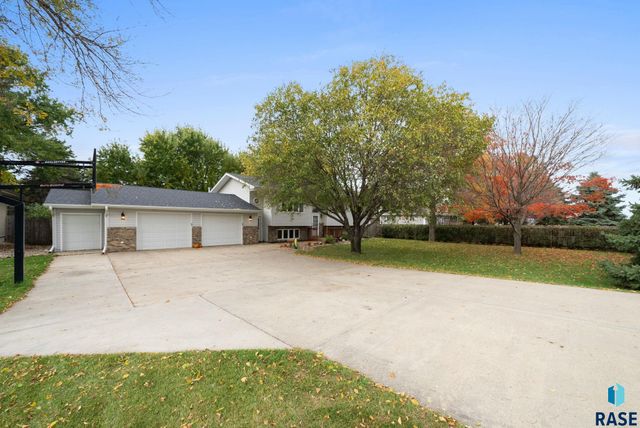 7407 N Cliff Ave Avenue, Sioux Falls, SD 57104