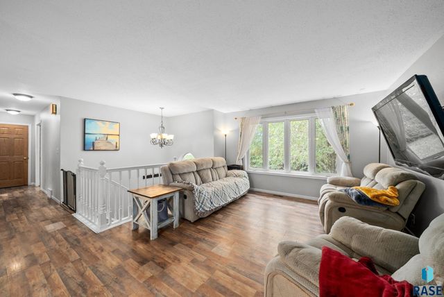 7407 N Cliff Ave Avenue, Sioux Falls, SD 57104