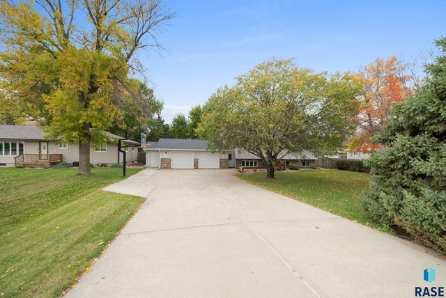 7407 N Cliff Ave Avenue, Sioux Falls, SD 57104