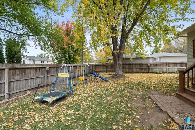 7407 N Cliff Ave Avenue, Sioux Falls, SD 57104