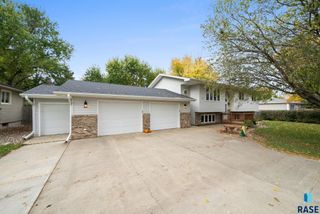 7407 N Cliff Ave Avenue, Sioux Falls, SD 57104