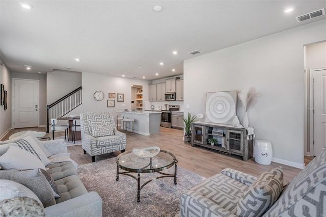 19219 BLUE POND DRIVE, Lutz, FL 33558