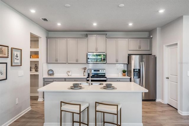 19219 BLUE POND DRIVE, Lutz, FL 33558