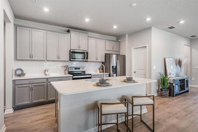 19219 BLUE POND DRIVE, Lutz, FL 33558