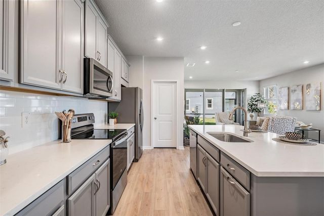 19219 BLUE POND DRIVE, Lutz, FL 33558