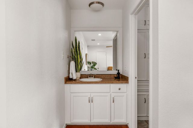 6812 Miranda DR, Austin, TX 78752