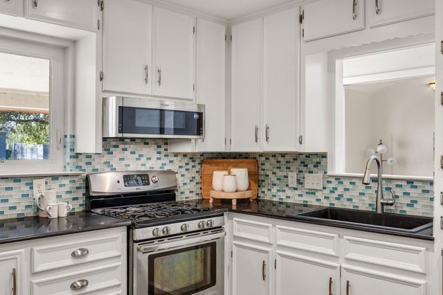 6812 Miranda DR, Austin, TX 78752