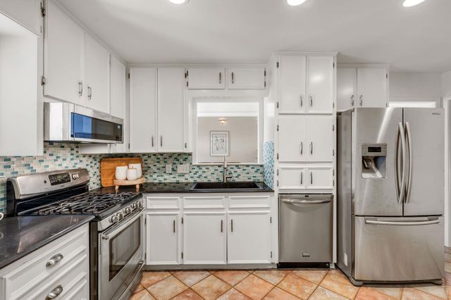 6812 Miranda DR, Austin, TX 78752