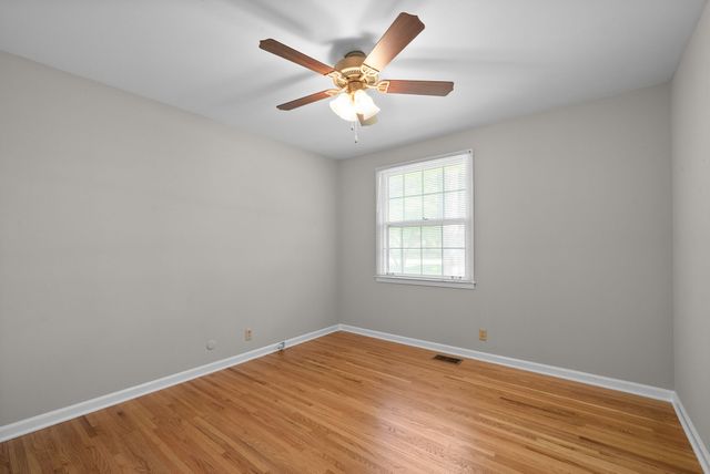 2120 Fleming Rd, Clarksville, TN 37043