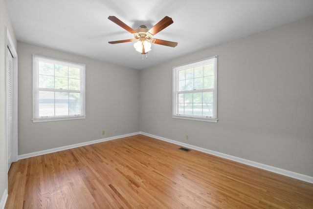 2120 Fleming Rd, Clarksville, TN 37043