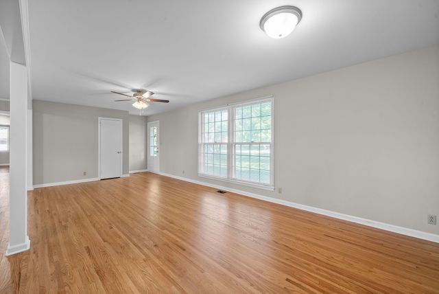 2120 Fleming Rd, Clarksville, TN 37043