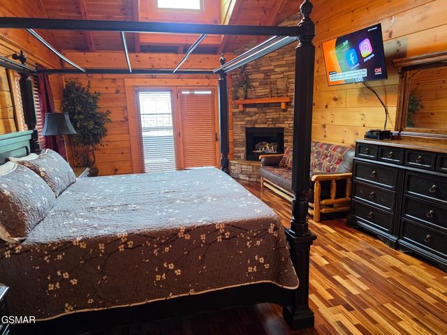 1959 Blackthorn Trail, Sevierville, TN 37876