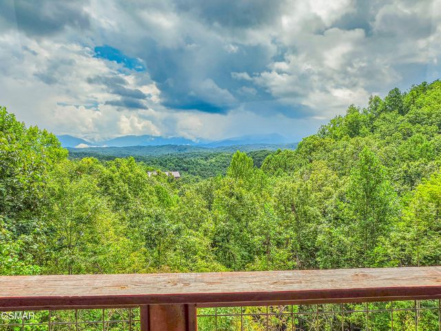 1959 Blackthorn Trail, Sevierville, TN 37876
