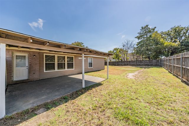 3750 Meadowbrook Drive, Fort Worth, TX 76103
