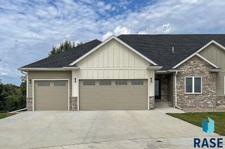 8106 E Norway Pines Trl, Sioux Falls, SD 57110