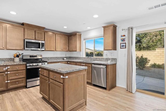 24060 Raptor Way, Lake Elsinore, CA 92532