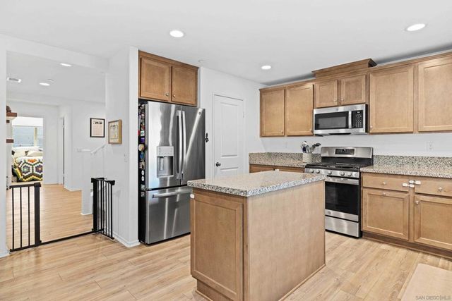 24060 Raptor Way, Lake Elsinore, CA 92532