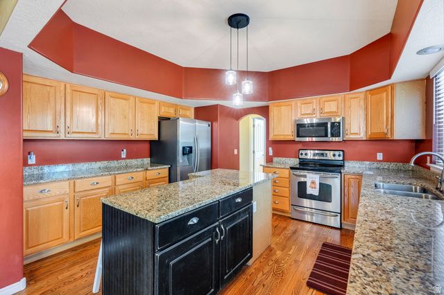 942 E CURLEW CIR, Draper, UT 84020