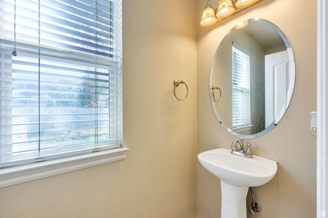 942 E CURLEW CIR, Draper, UT 84020