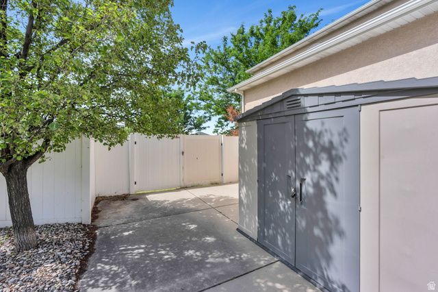 942 E CURLEW CIR, Draper, UT 84020