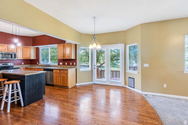 942 E CURLEW CIR, Draper, UT 84020