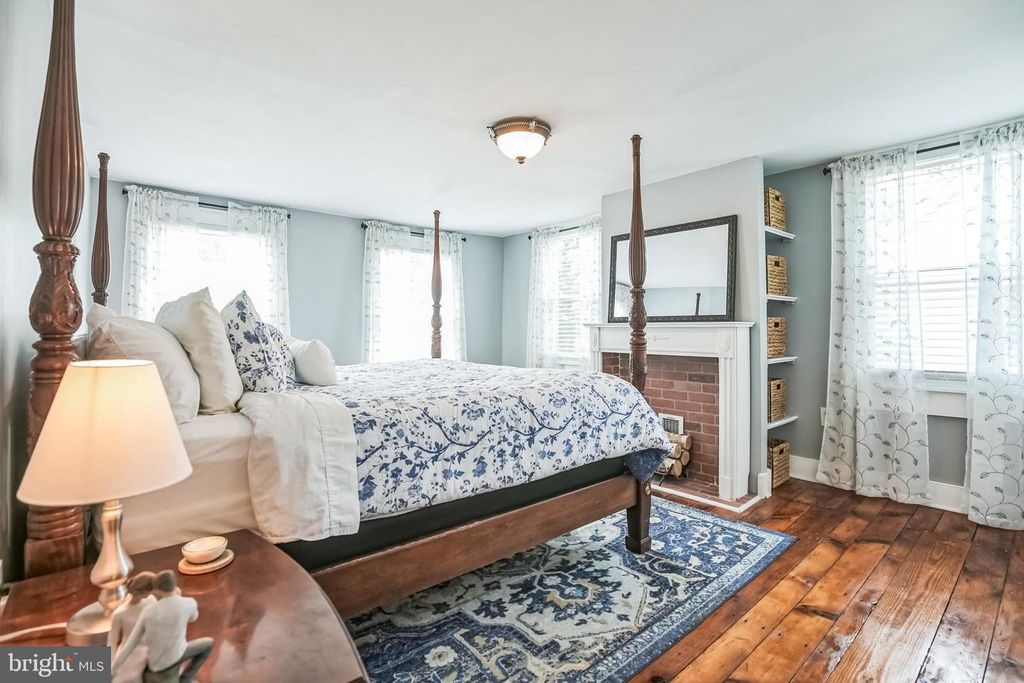 155 WARREN ST, Beverly, NJ 08010