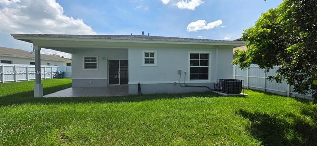 22055 Miami Avenue, Miami, FL 33170