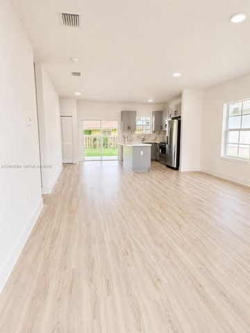 22055 Miami Avenue, Miami, FL 33170