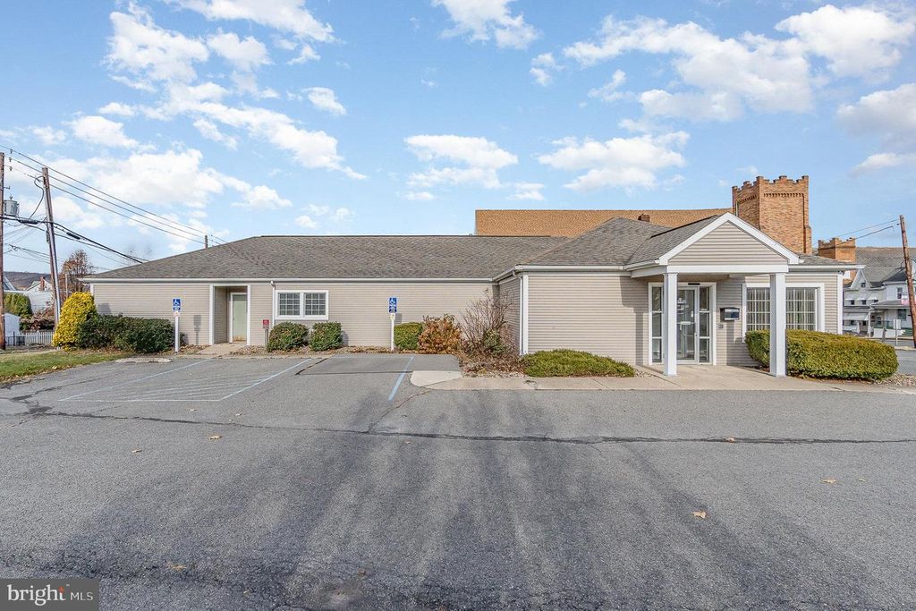 135 E 3RD ST, Mount Carmel, PA 17851