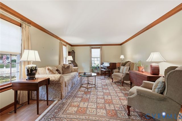 8216 Chainmaile Rd, North Chesterfield, VA 23235