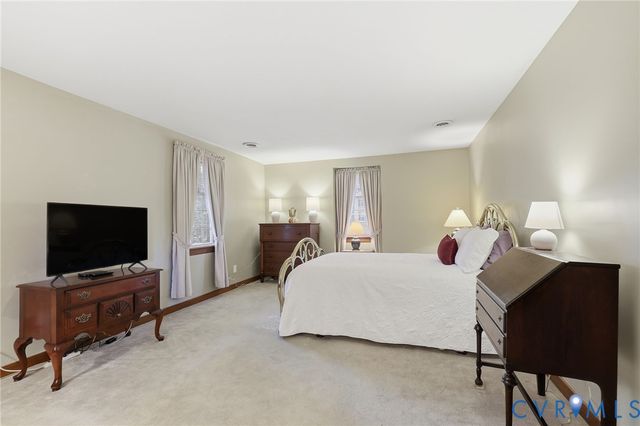 8216 Chainmaile Rd, North Chesterfield, VA 23235