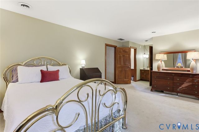 8216 Chainmaile Rd, North Chesterfield, VA 23235