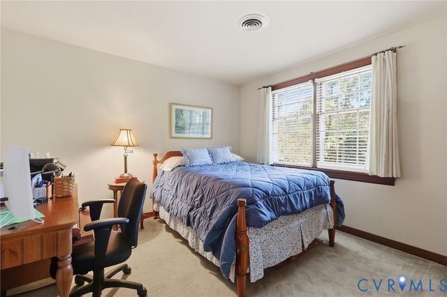 8216 Chainmaile Rd, North Chesterfield, VA 23235