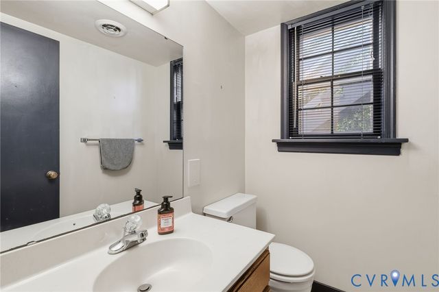 8216 Chainmaile Rd, North Chesterfield, VA 23235