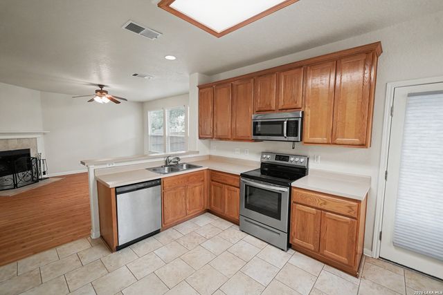 525 Thurber, Schertz, TX 78154