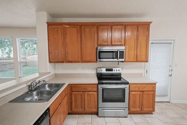 525 Thurber, Schertz, TX 78154