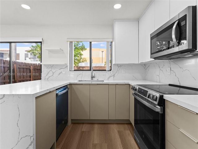 8360 NW 8th St 1-2, Miami, FL 33126