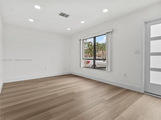 8360 NW 8th St 1-2, Miami, FL 33126