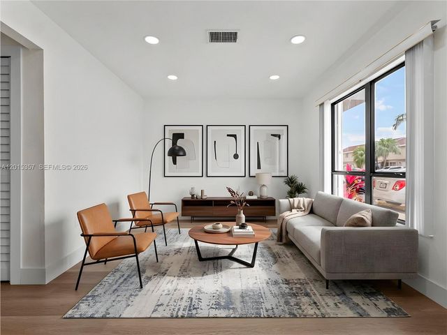 8360 NW 8th St 1-2, Miami, FL 33126