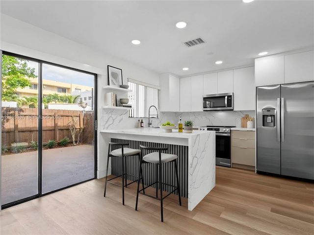 8360 NW 8th St 1-2, Miami, FL 33126