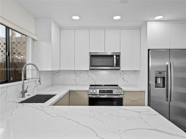 8360 NW 8th St 1-2, Miami, FL 33126