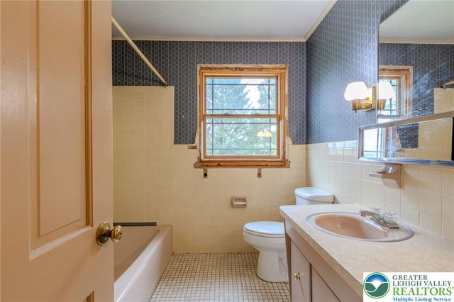 1442 Colgate Drive, Bethlehem City, PA 18017