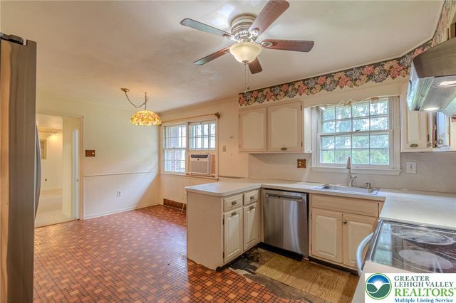 1442 Colgate Drive, Bethlehem City, PA 18017