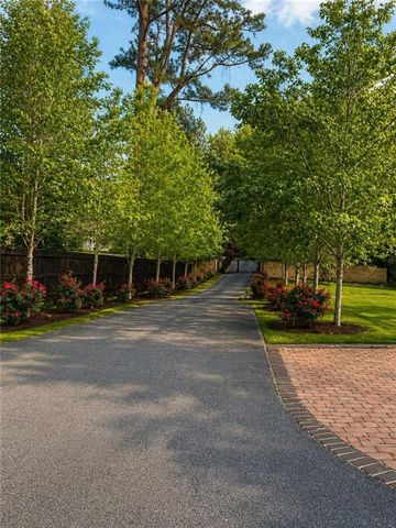 645 Londonberry Road, Atlanta, GA 30327