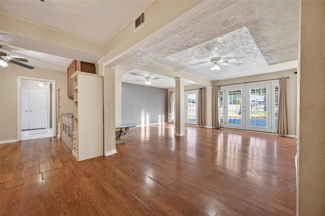 805 Lake View Drive, Montgomery, TX 77356