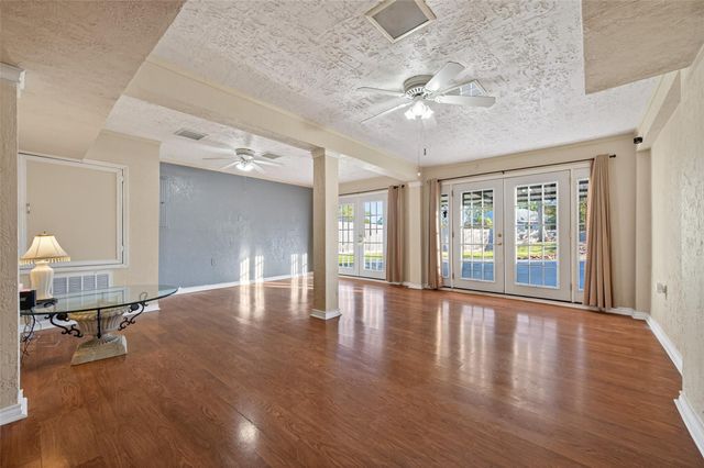 805 Lake View Drive, Montgomery, TX 77356