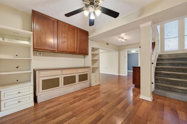 805 Lake View Drive, Montgomery, TX 77356