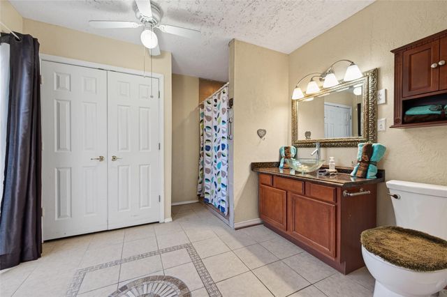 805 Lake View Drive, Montgomery, TX 77356