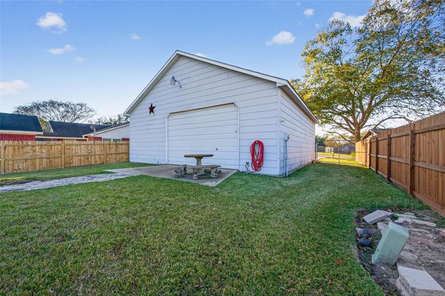 805 Lake View Drive, Montgomery, TX 77356